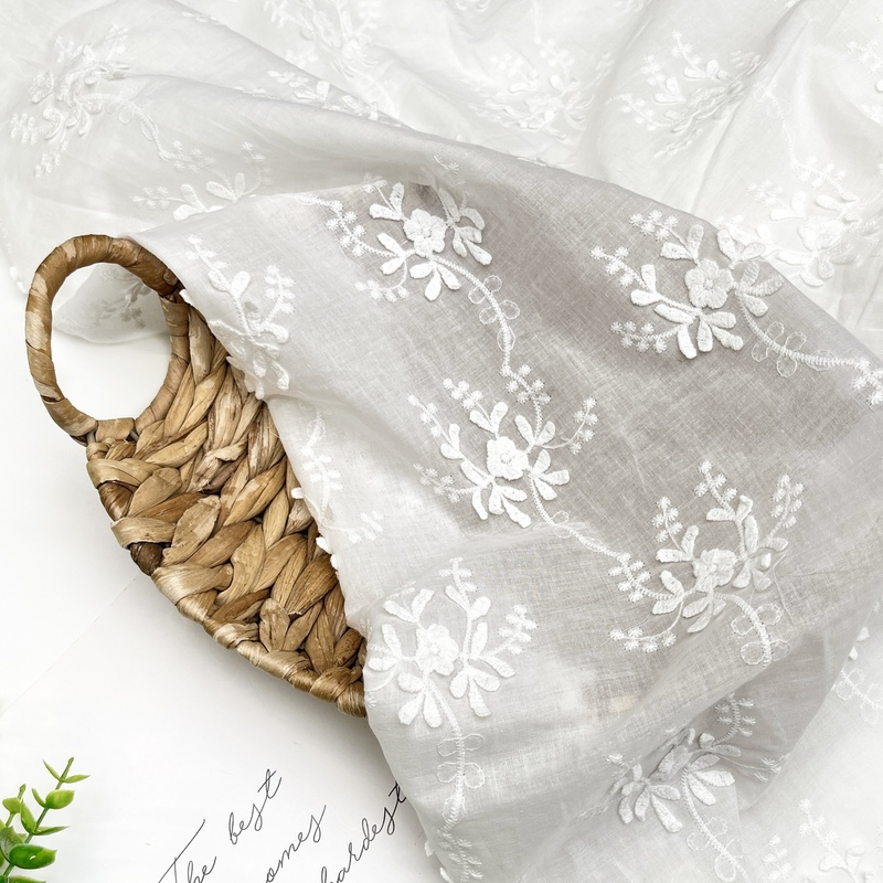 Батист вышивка. Белая объемная вышивка. CNB-14  ОСТАТОК 1,65м